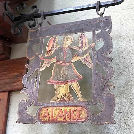De L'ange Hotel 3*
